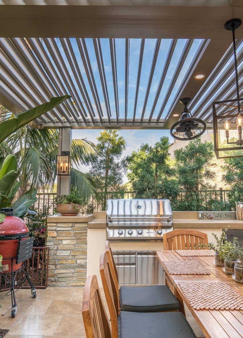 Aluminum pergola over outdoor kitchen 